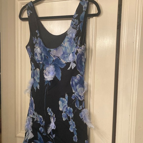 Dress - Picture 4 of 4